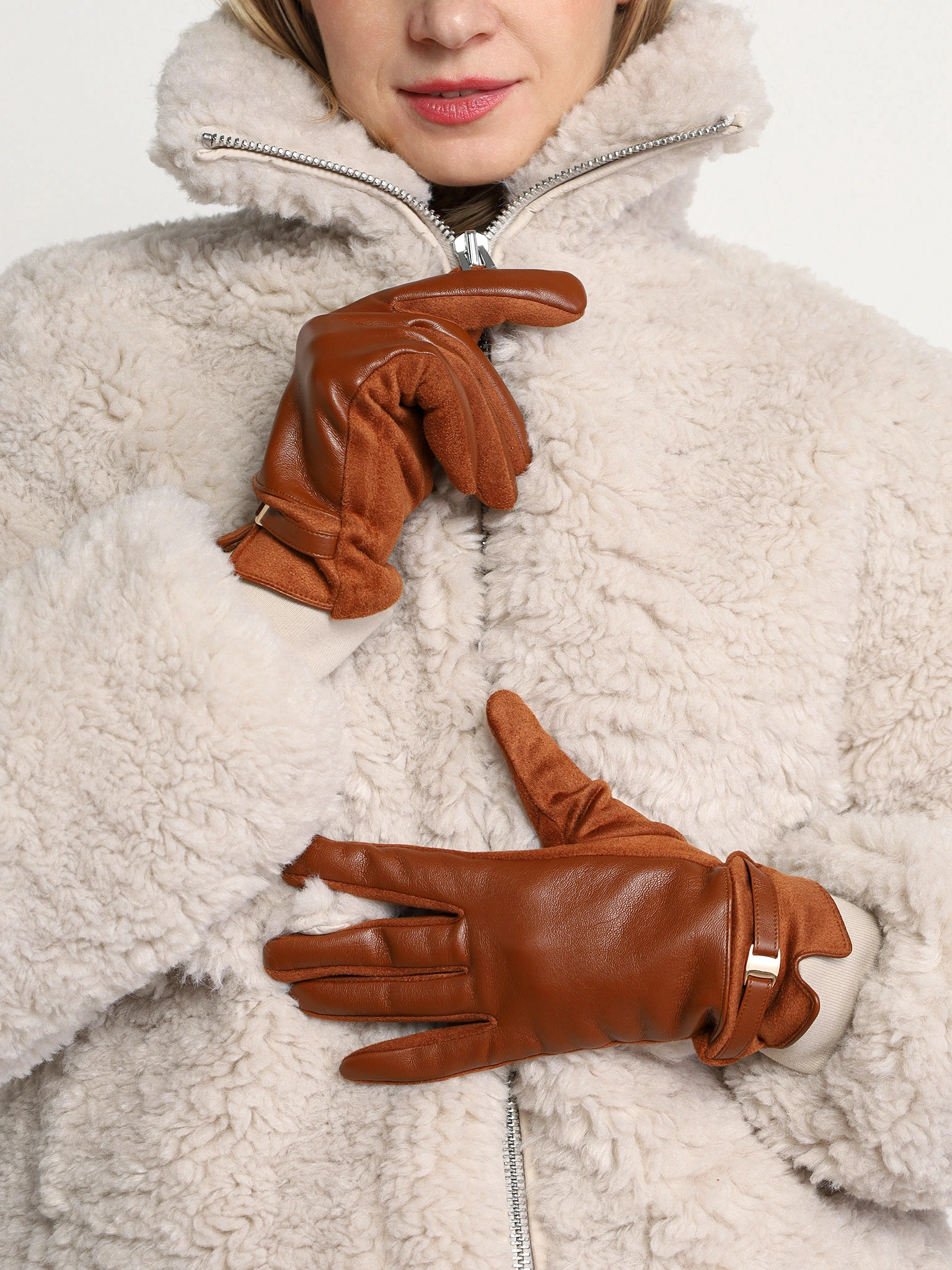 Перчатки комбинированные с декоративной пряжкой в ассортименте